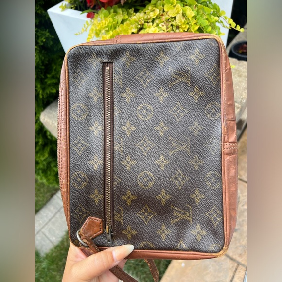 Louis Vuitton vintage sports pouch🌙 - Picture 3 of 15